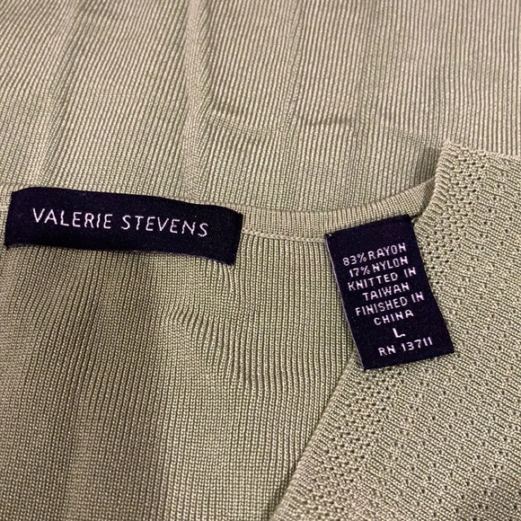 Valerie Stevens Sleeveless Top - Picture 8 of 9